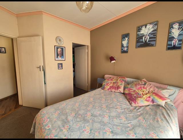 3 BEDROOM TOWNHOUSE FOR SALE IN VANDERBIJLPARK SW 2